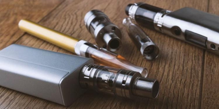 Fumar cigarrillos electrónicos en cruceros: regulaciones y restricciones