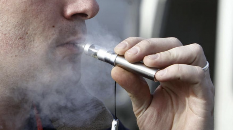 Hombre sufre quemaduras de tercer grado por la explosión de un cigarrillo electrónico.