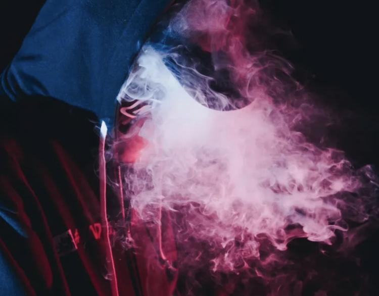 Médicos rusos advierten sobre el peligro de los cigarrillos electrónicos falsos.