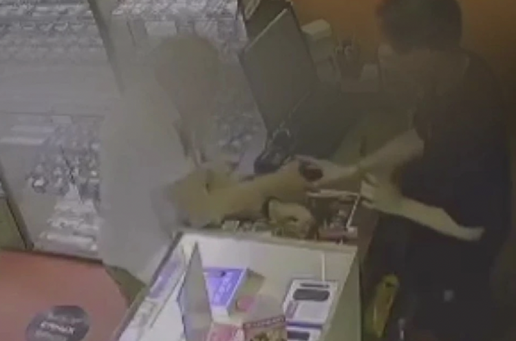 Man Caught Stealing E-cigarette on Surveillance Footage