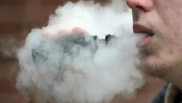 Récord histórico: El uso de cigarrillos electrónicos en el Reino Unido se ha multiplicado por diez en los últimos diez años.
