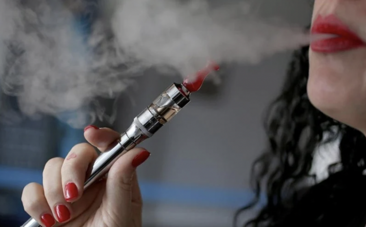 La industria de los cigarrillos electrónicos en Malasia sufre pérdidas debido a frecuentes redadas.