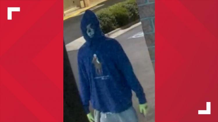 La policía busca al sospechoso del robo en una tienda de Burlington.