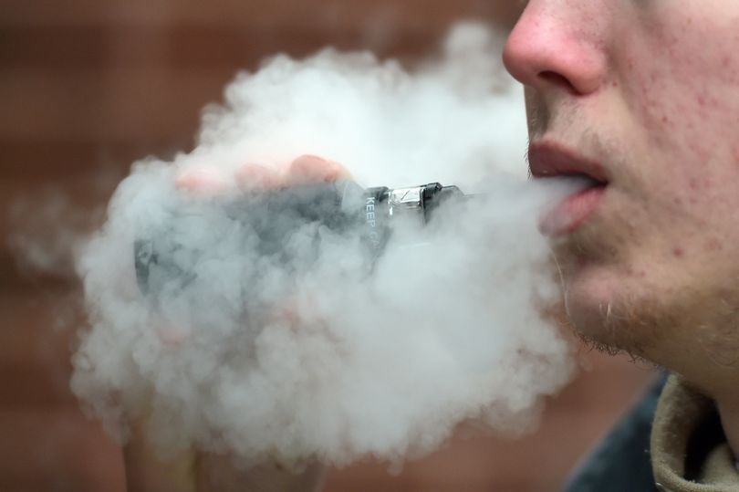 Dos negocios de Oxfordshire demandados por vender cigarrillos electrónicos a niños.