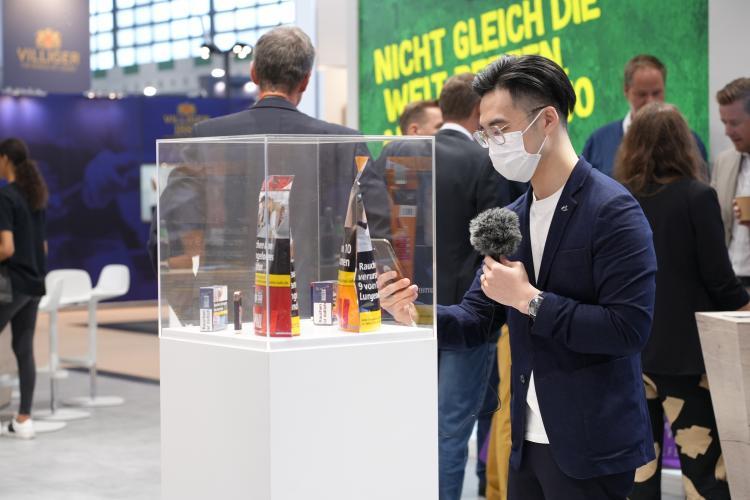 2FIRSTS Live Broadcast Takes You through Dortmund Tobacco Exhibition