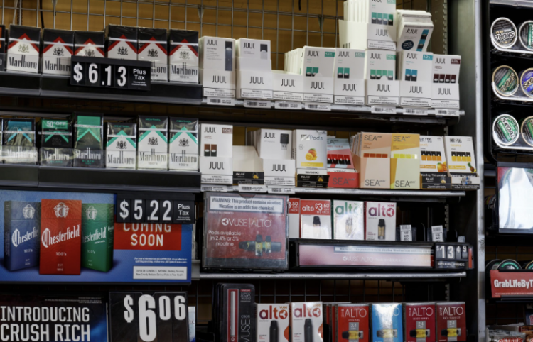 Juul asegura financiamiento mientras enfrenta presión en el mercado