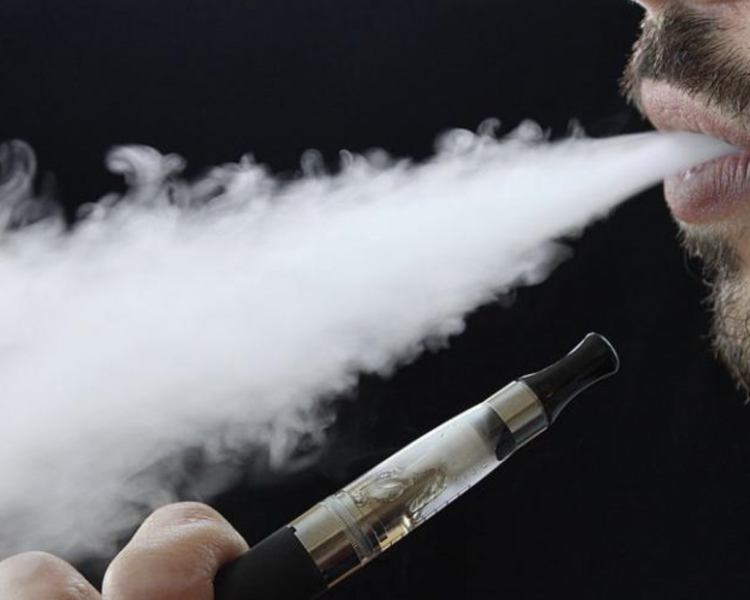 Expertos advierten sobre la peligrosa carga de E-Cigarrillos hecha por uno mismo