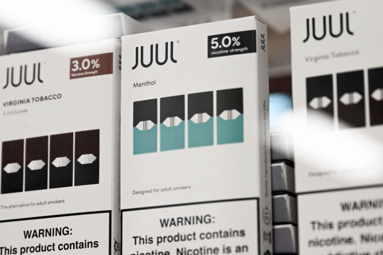 JUUL anuncia despidos y nueva financiación en medio de desafíos.