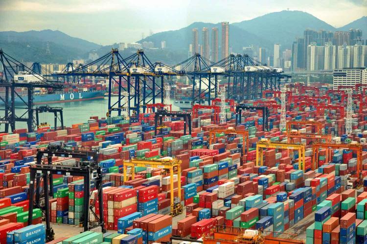 Hong Kong incauta el mayor contrabando de cigarrillos ilegales jamás registrado.