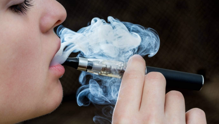 Los minoristas de Nueva Zelanda enfrentan escrutinio por la venta de cigarrillos electrónicos a menores de edad.