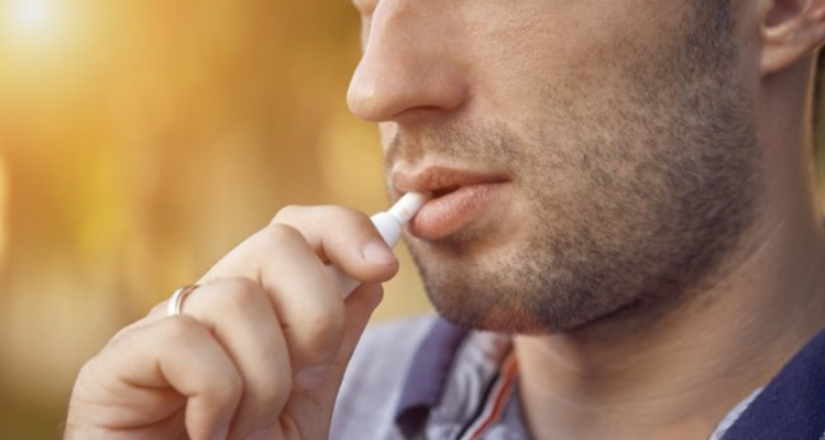 La FDA rechaza los cigarrillos electrónicos y aprueba los productos de tabaco IQOS.