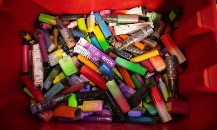 UK Faces Hazardous Waste Risk from Disposable E-Cigarettes