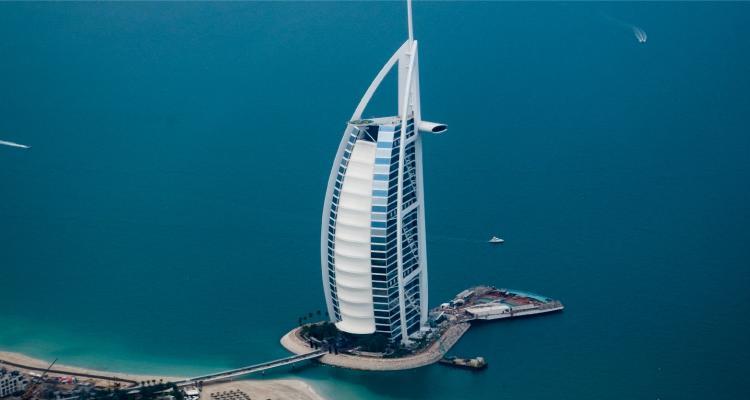 Regulaciones y tasas estrictas de los cigarrillos electrónicos en los Emiratos Árabes Unidos (EAU)