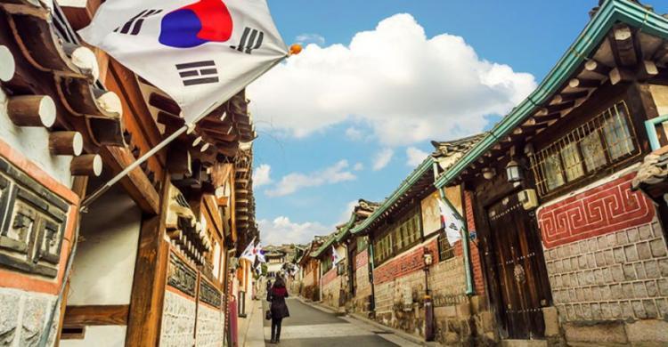 The Booming Development of South Korea's New Tobacco Market.