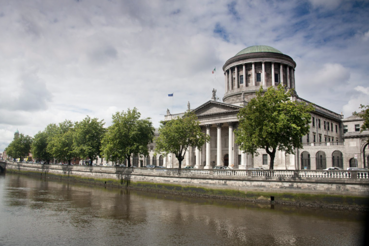 El tribunal irlandés concede a los fabricantes de tabaco permiso para impugnar la Directiva de la UE.