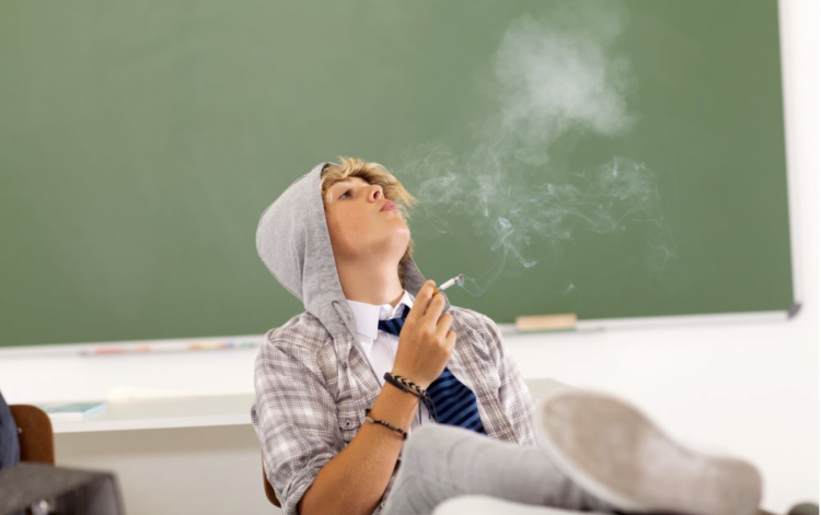 Las escuelas de Nueva Zelanda suspenden a los estudiantes por fumar y vapear.