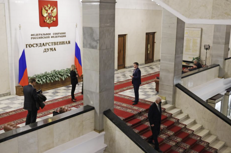Rusia propone prohibir la venta en línea de cigarrillos electrónicos.