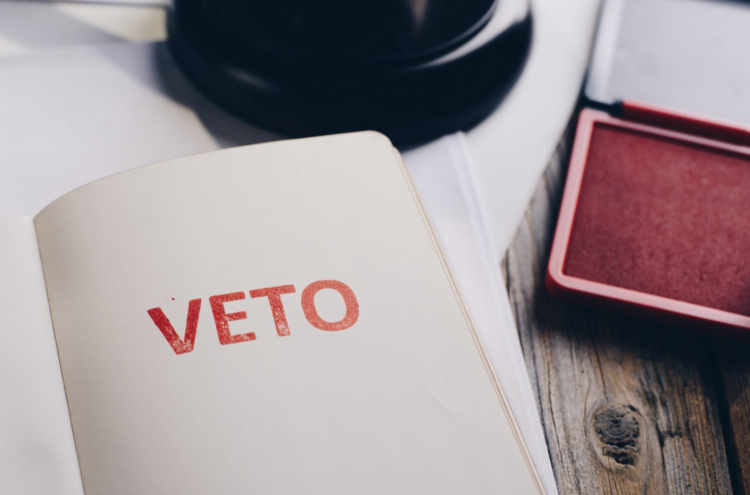 El gobernador de Ohio rechaza la legislación contra las leyes anti-vaping y anti-tabaco en las ciudades.