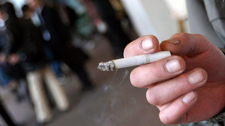 Tayikistán aprueba ley para restringir aún más el uso del tabaco