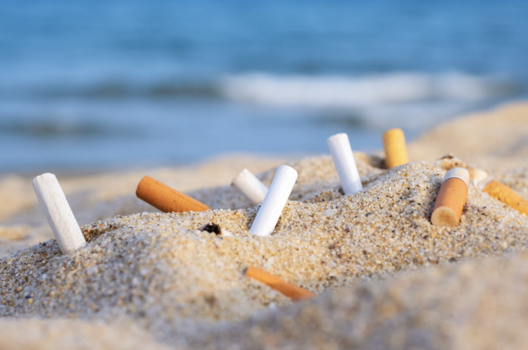 Miami Beach implementa condena de cárcel por fumar en público.