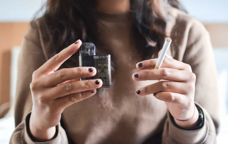 Usuarios duales de tabaco y cigarrillos electrónicos probablemente continuarán fumando.