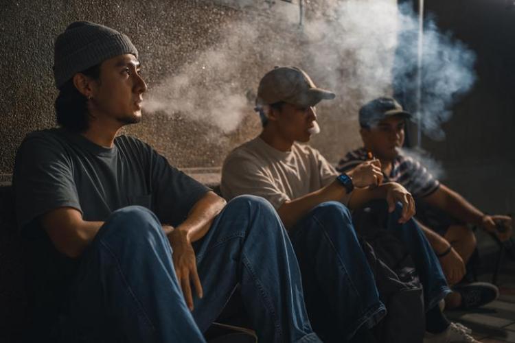 Falta de aplicación de la ley contra el vaping ilícito en el Reino Unido.