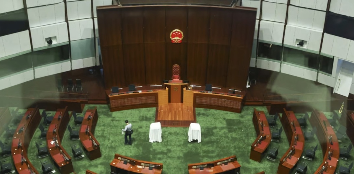 2FIRSTS Hong Kong Passes Bill to Lift Ban on E cig Transshipment