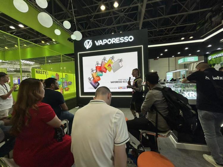 VAPORESSO presenta 2 innovadores productos de cigarrillos electrónicos en la exposición de Dubai.