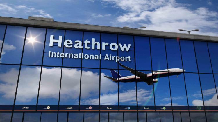 2FIRSTS UK Customs Seizes Illegal e Cigarettes at Heathrow Airport