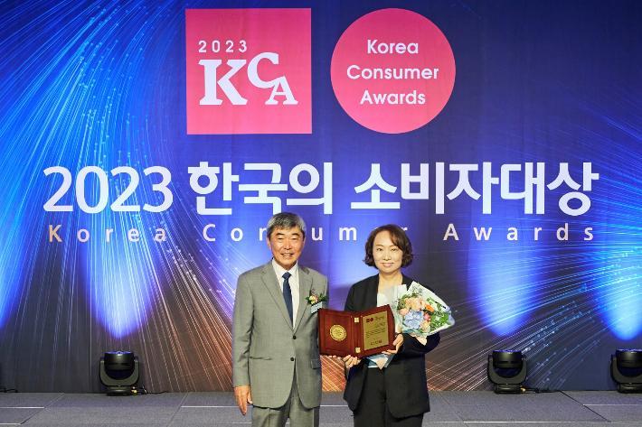IQOS ILUMA Wins Best Brand Award in 2023 Korean Consumer Choice