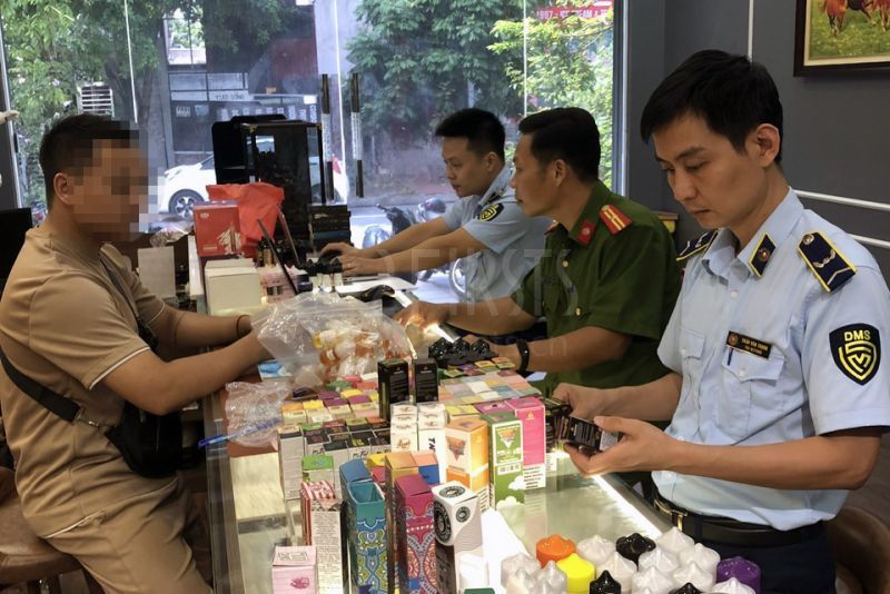 越南执法部门查获400余支电子烟及近700瓶烟油 罚款总计4500万越南盾