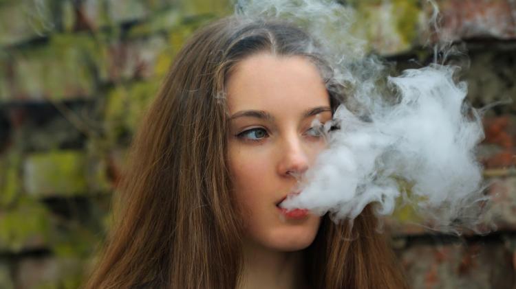 2FIRSTS E cigarette Usage Rates Among Australian Rural and Urban