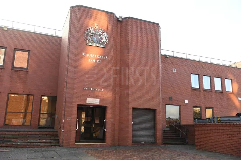 英国邓斯特布尔店主因销售非法电子烟被罚款2000多英镑