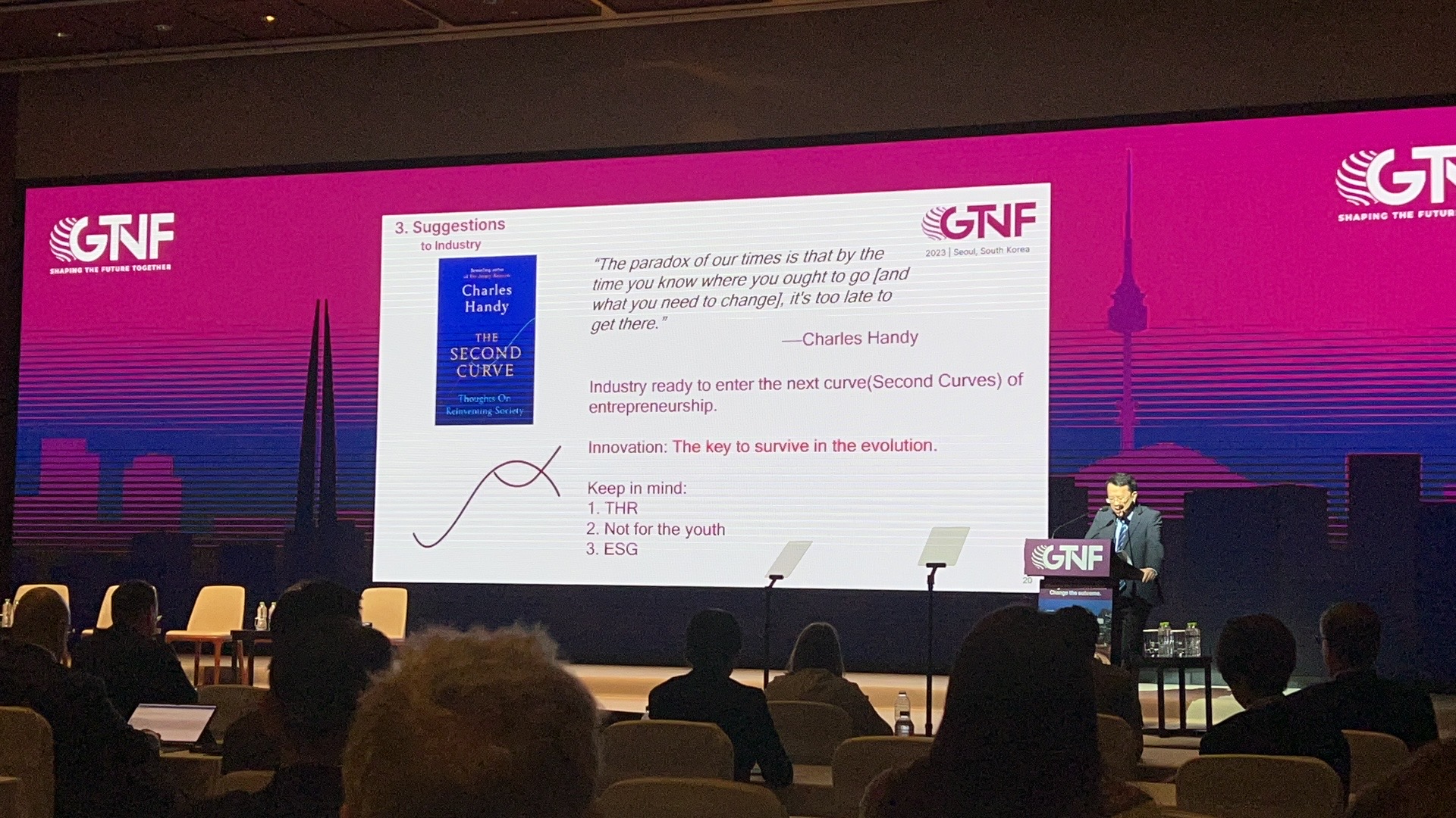 国内烟草专家邓铭博士:电子烟未来趋势为融合产品 行业应向特斯拉学习