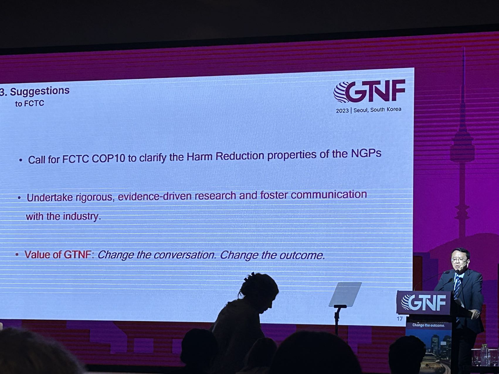 国内烟草专家邓铭博士:电子烟未来趋势为融合产品 行业应向特斯拉学习