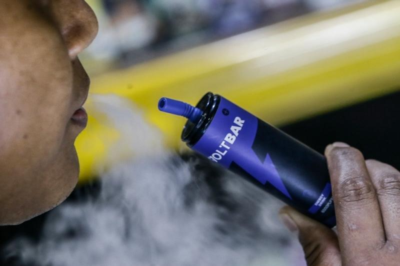 Problemas de cumplimiento en la implementación de regulaciones sobre tabaco y cigarrillos electrónicos en Filipinas.