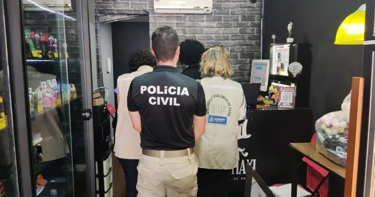 Las autoridades brasileñas incautan cigarrillos electrónicos en una operación de represión.