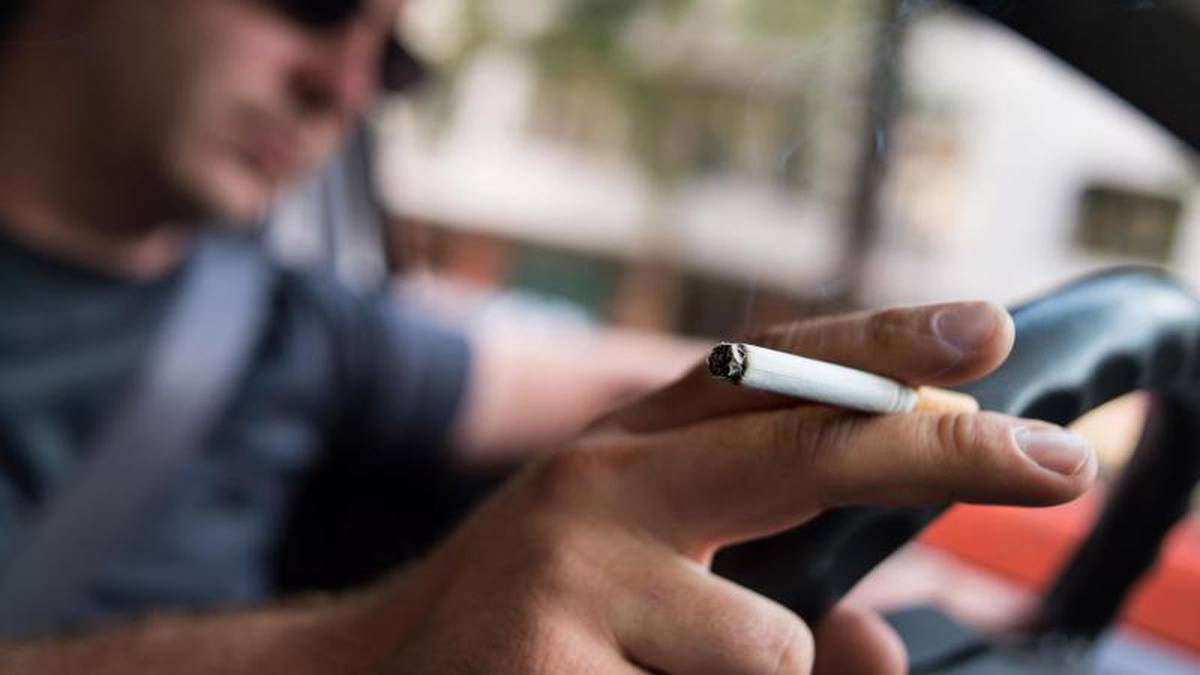 Alemania abandona la prohibición de fumar en los coches con niños y mujeres embarazadas