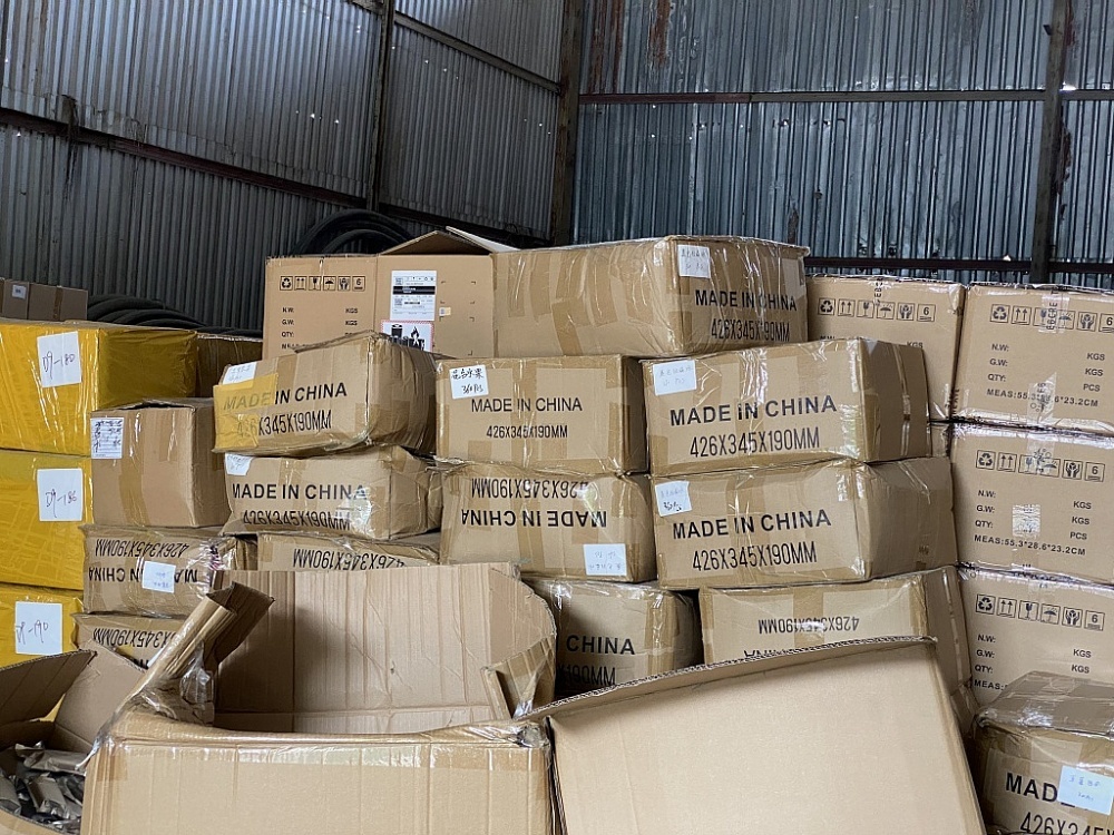 Vietnam Seizes Illegal Chinese E-cigarette Shipment in Local Warehouse
