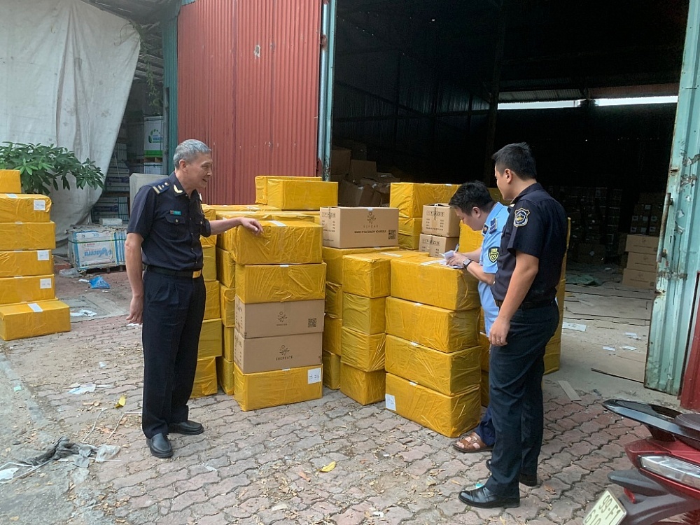 Vietnam Seizes Illegal Chinese E-cigarette Shipment in Local Warehouse