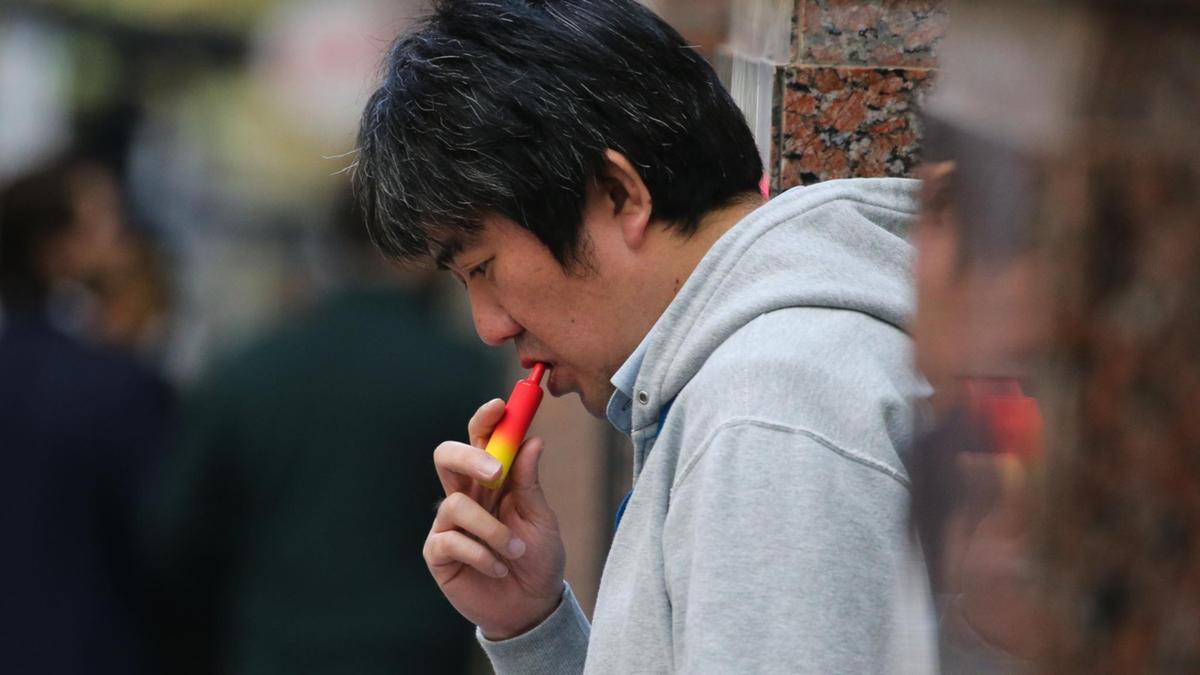Majority of Teenagers Easily Access E-cigarettes Without Parents' Knowledge