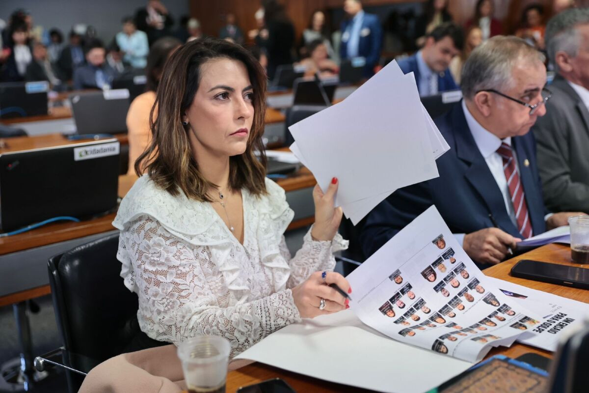 El senador brasileño propone regulaciones para la industria de los cigarrillos electrónicos.