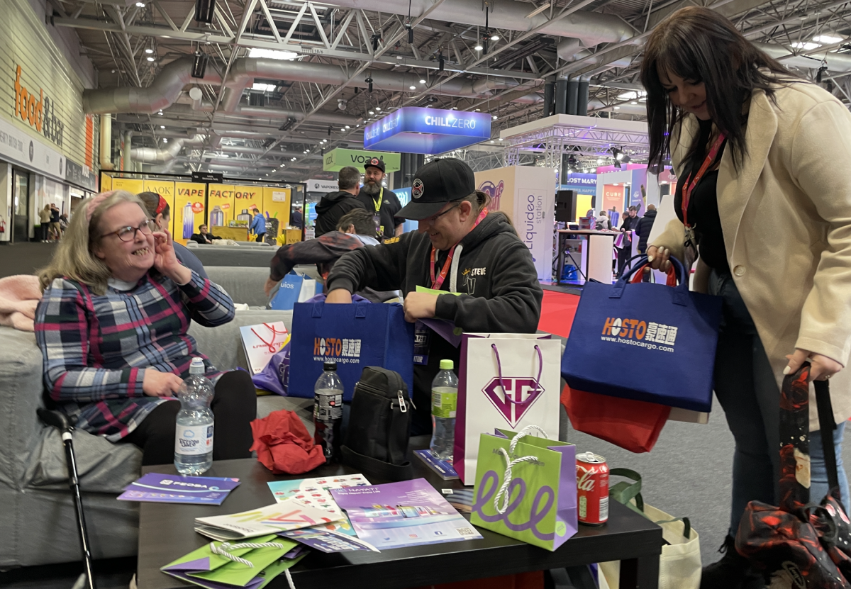 VAPEREXPO : Number of Exhibitors Halved, Audience Attend to Get Free Samples