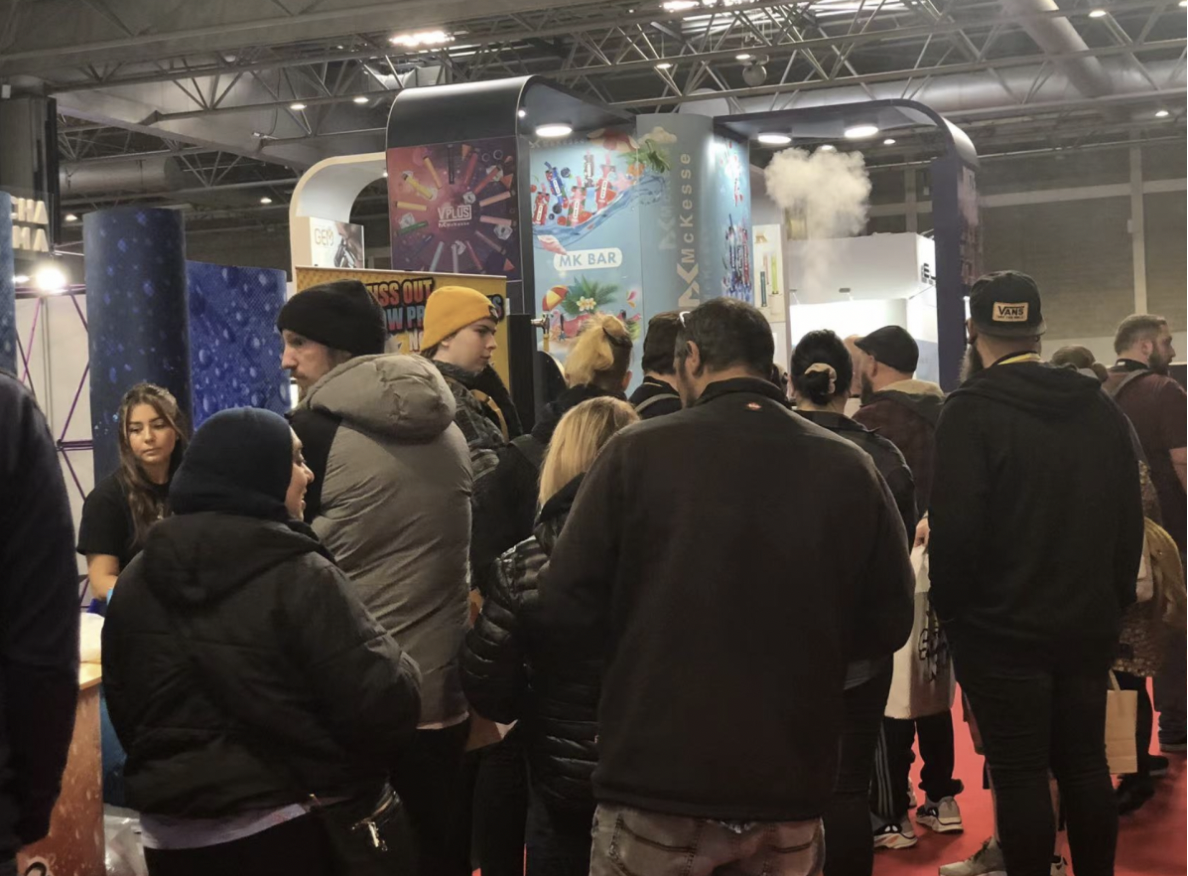VAPEREXPO : Number of Exhibitors Halved, Audience Attend to Get Free Samples