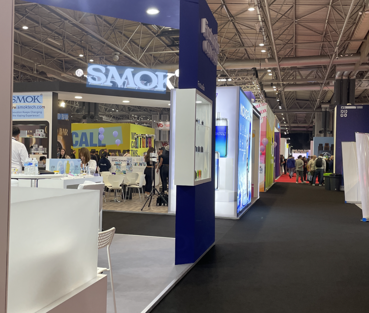 VAPEREXPO: La mitad de los expositores, el público asiste para obtener muestras gratuitas.