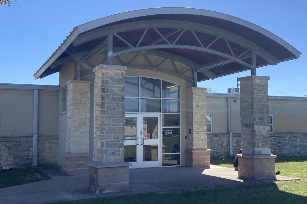 Nueva ley de Texas reduce el uso de cigarrillos electrónicos por parte de estudiantes en las escuelas.
