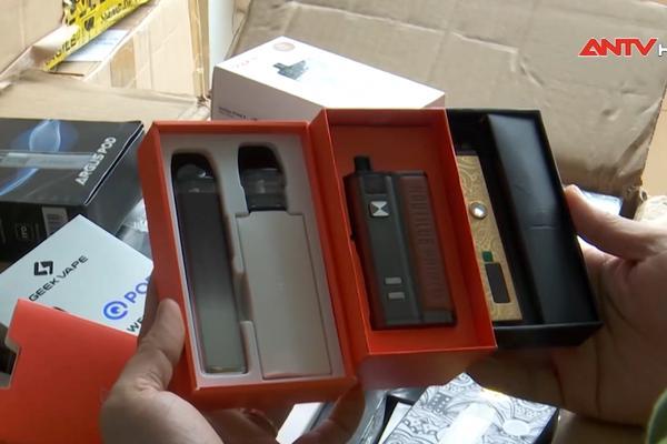La policía vietnamita incauta 7.866 cigarrillos electrónicos de contrabando en una redada a una tienda en cadena.