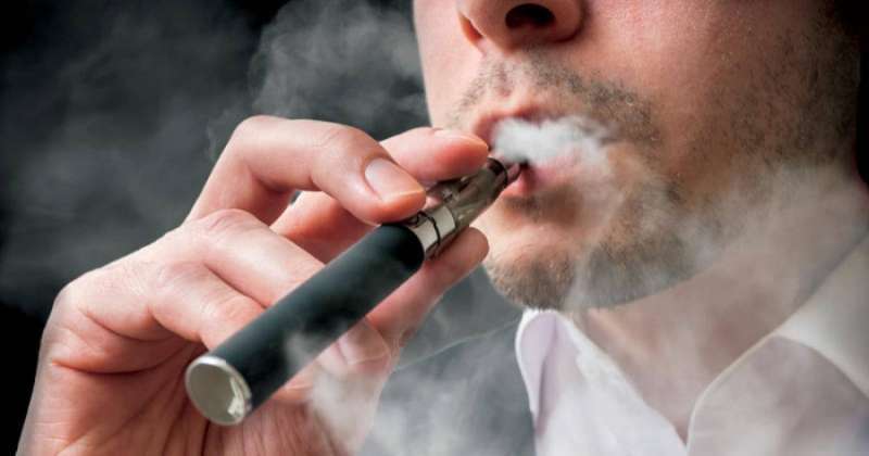 El uso de cigarrillos electrónicos aumenta el riesgo de asma en adolescentes.