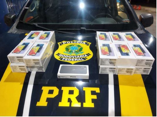 Brazilian Police Seize Illegal Phones and E-cigarettes in Bus