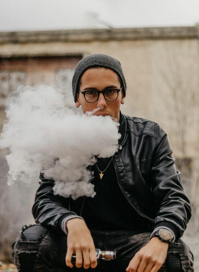 Declinante industria del tabaco en Rusia: Impacto de los cigarrillos falsificados